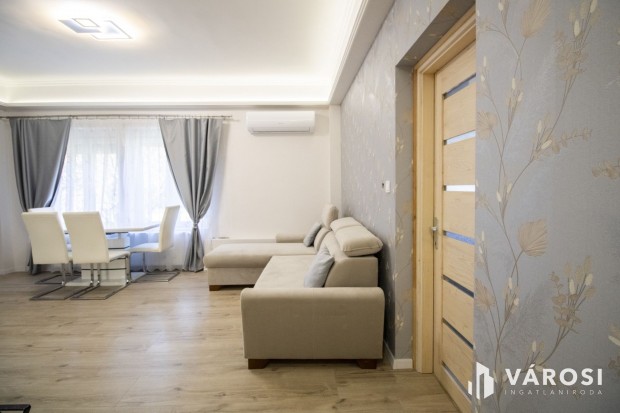 Fiatalos csal�di h�z Mez�ber�nyben