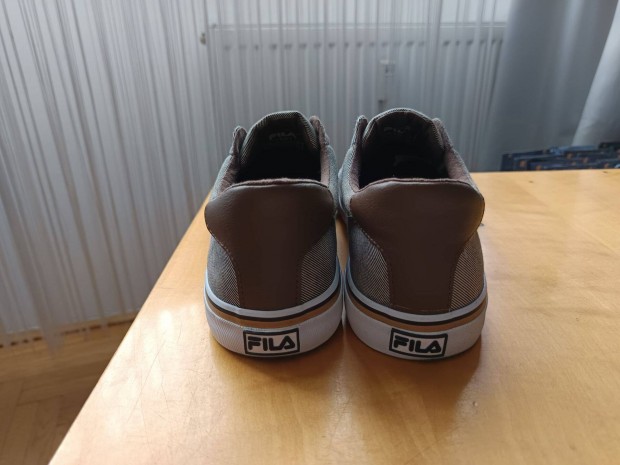 Fila 43-as frfi cip j