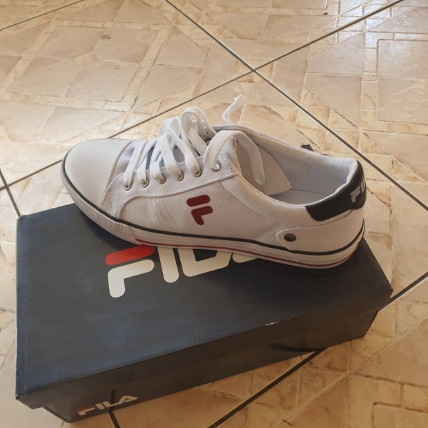 Fila férfi 44-es ,új ,fehér ,cipő eladó