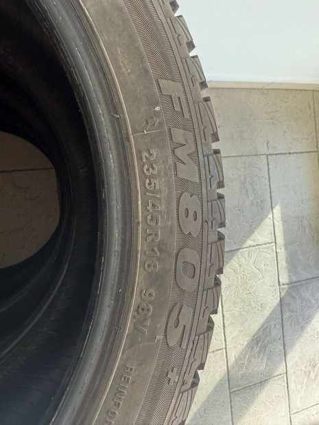 Firemax FM805+ 235/45 R18 téli gumi 4 db