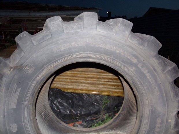 Firestone fölmunkagép, mezőgazdasági 440/80-28 gumiabroncs
