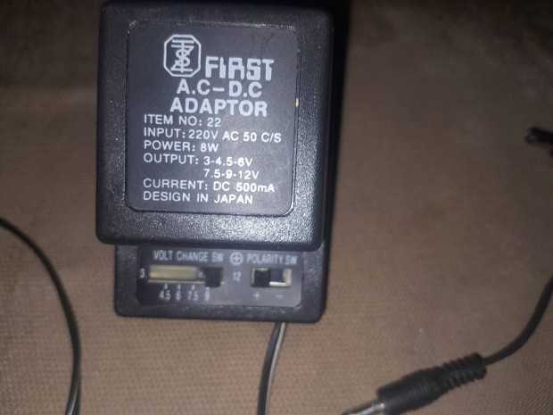 First univerzlis adapter AC-DC 3V-12V-ig