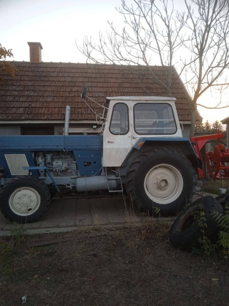 Firtschritt zt 303 d traktor rönkfogóval eladó!