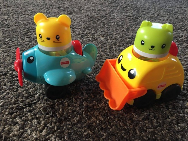 Fisher-Price csörgő járművek kivehető figurákkal!