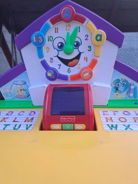 Fisher price intelligens asztal