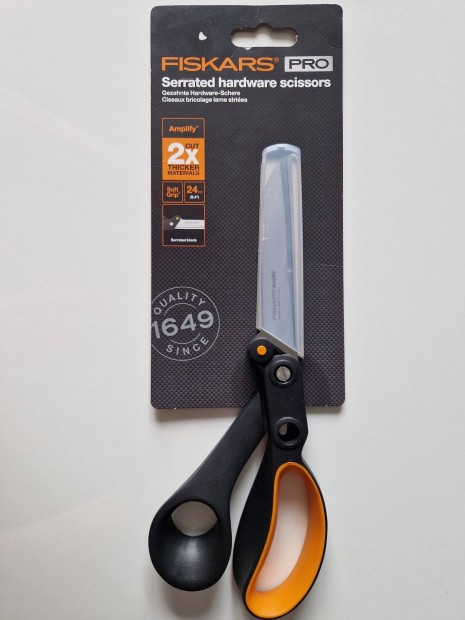 Fiskars Amplify olló