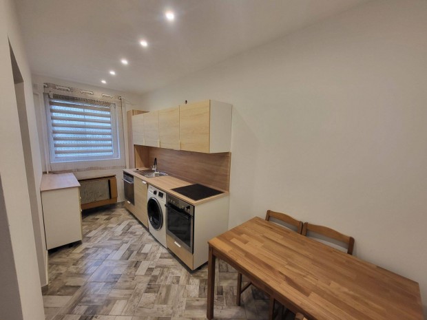 Fisty�k utca kiad� lak�s