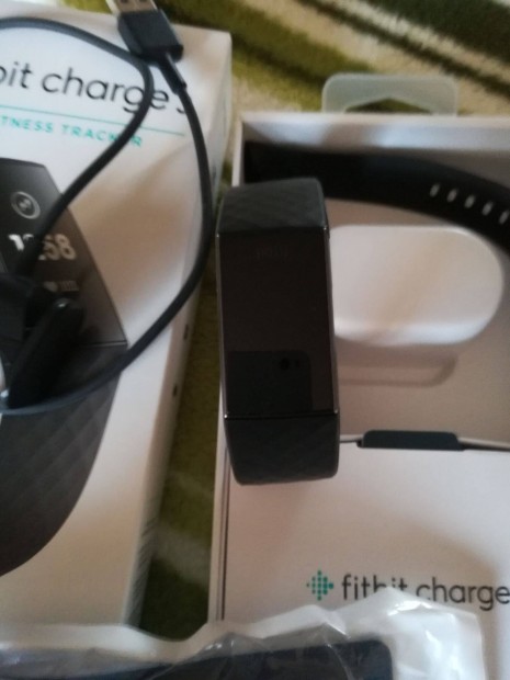 Fitbit charge 3 okos karkt hibs?