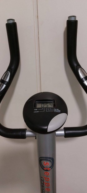 Fitness stepper kormnnyal s LCD kijelzvel