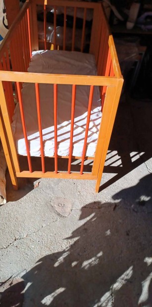 Fixre összeállítot kiságy baba ágy rácsos ágy + szivacsmatrac - Karcag
