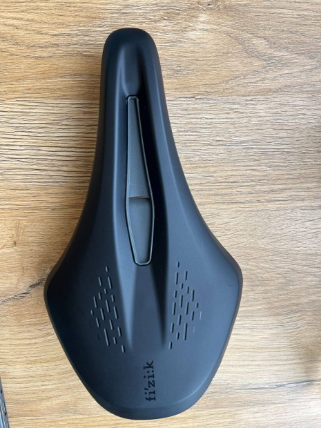 Fizik Argo Terra X5 150 mm nyereg