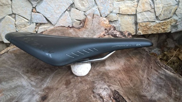 Fizik Arione CX k:ium Wing Flex nyereg