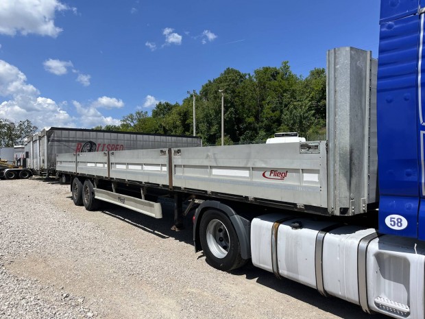 Fliegl 2 tengelyes oldalfalas platós félpótkocsi Fliegl