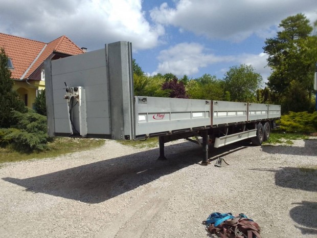 Fliegl 2 tengelyes trailer elad plats oldalfalas 