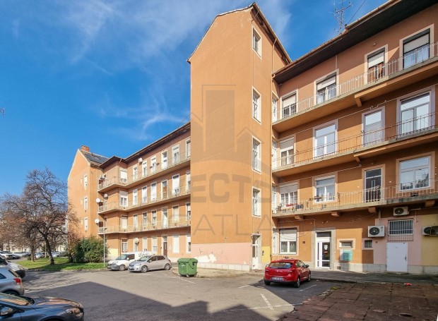 F� t�ri 84m2 polg�ri lak�s (bels� udvari).