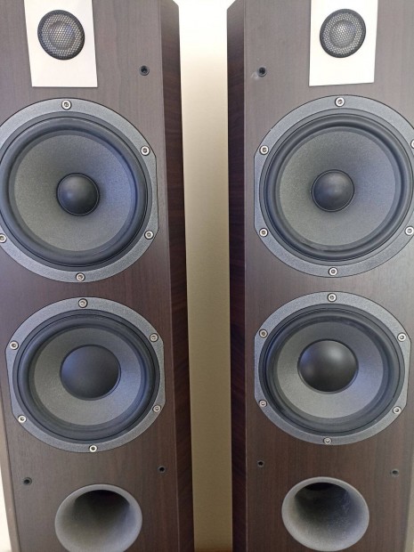 Focal Chorus 716 V hangfal - akr settben is