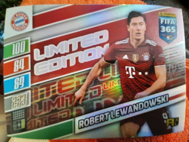 Focis krtya XXL Panini 2022. FIFA 365 Robert Lewandowski LTD