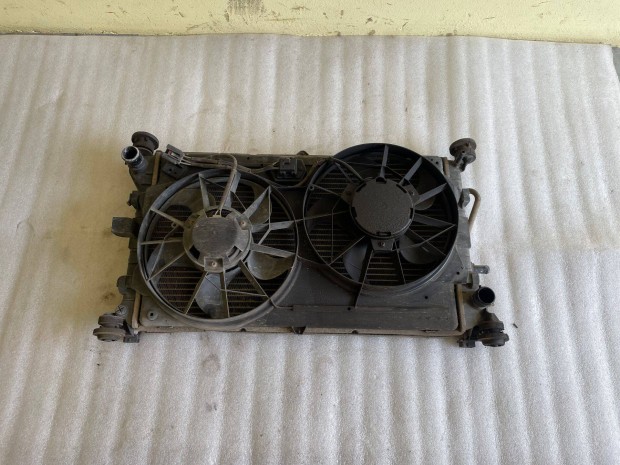Focus Mk1 benzin dupla hűtő ventilátor kerettel együtt 2s418c607ab 135