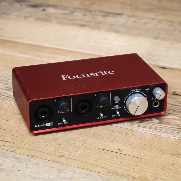 Focusrite Scarlett 2i4 (2nd Gen) USB Audio hangkrtya