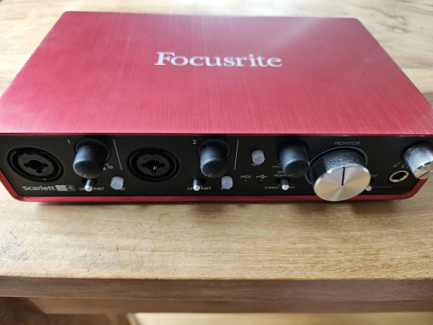 Focusrite Scarlett 2i4 (2nd Gen) USB Audio hangkrtya