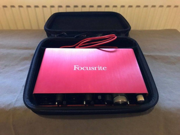 Focusrite Scarlett 2i4 (2nd gen) + UDG tok