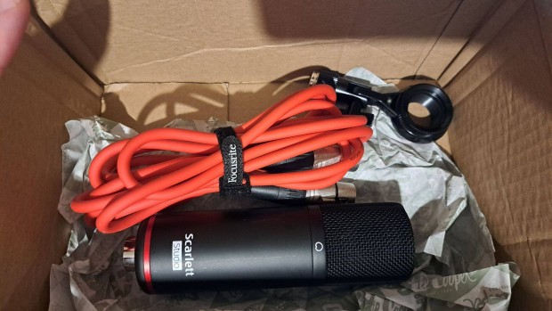 Focusrite Scarlett 3rd Gen CM25 Mkiii stúdió mikrofon és xlr kábel