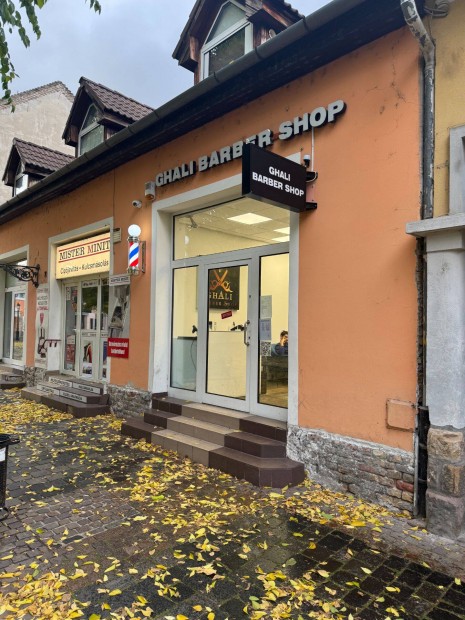 Fodr�szhelys�g kiad� felszerel�ssel V�con