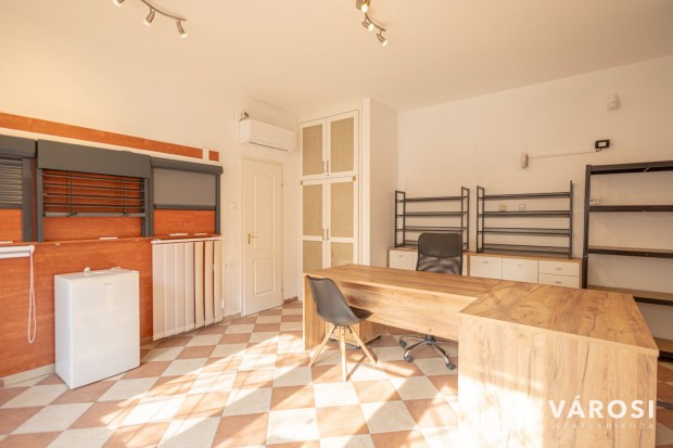 Fodr�sz�zlet vagy iroda? �n d�nt.