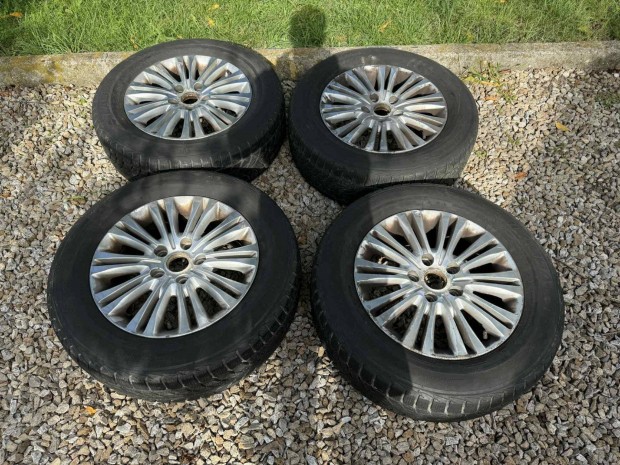Foglalt hétfőig Chrysler Voyager kerekek 225/65 R17 4season gumik