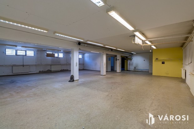 Fknt raktrnak vagy mhelynek alkalmas helyisg kiad