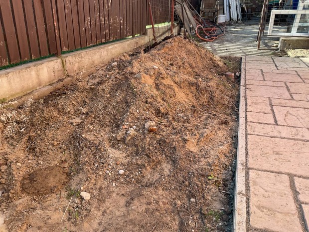 F�ld t�lt�snek . 