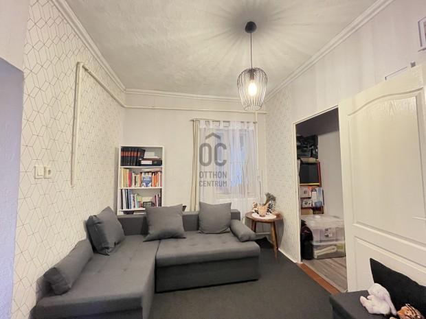 F�ldesen 3 szob�s, r�szben fel�j�tott csal�di h�z hatalmas telekkel 