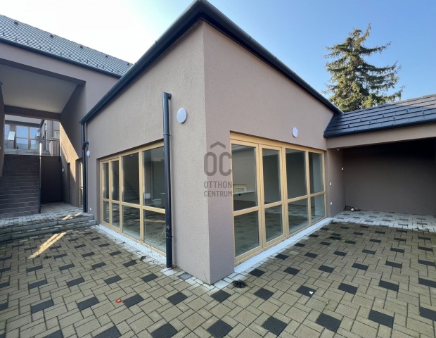 F�ldszinti 4 szob�s, 147m2-es �j �p�t�s� lak�s, gar�zzsal egy�tt elad�