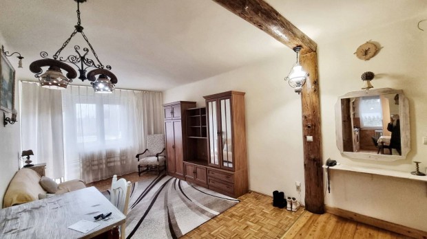 F�ldszinti, Erk�lyes, val�ban k�l�nleges karakter� otthon elad�