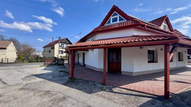 F�ldszinti, kl�m�s, t�glalak�s 1 -2 f�nek hossz�t�vra kiad�!