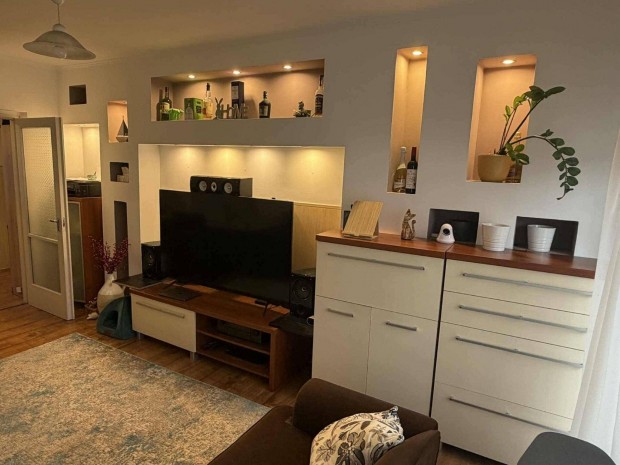 F�ldszinti ig�nyes lak�s elad�