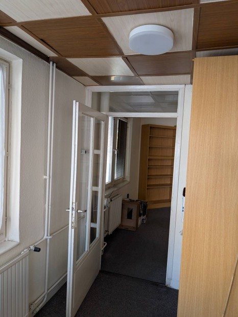 F�ldszinti lak�s  Dorog sz�v�ben  Alacsony rezsi, kl�ma, biztons�g!