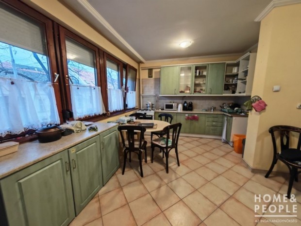 F�ldszinti lak�s elad� - Szeged