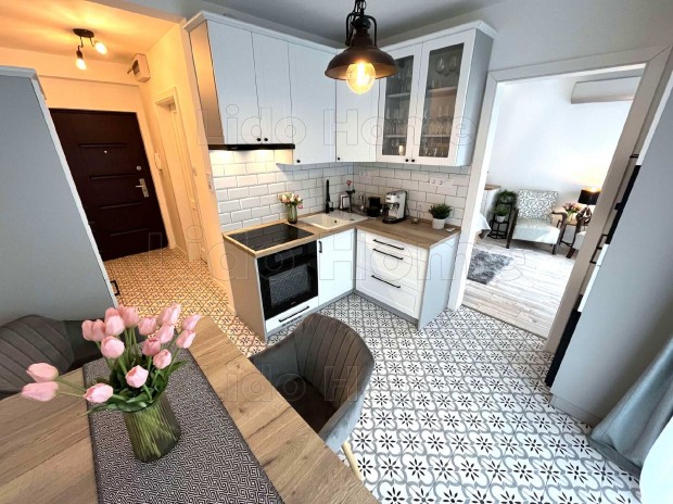 Fonyódon azonnal költözhető, 48 m2-es, Provenci hangulatú, földszinti