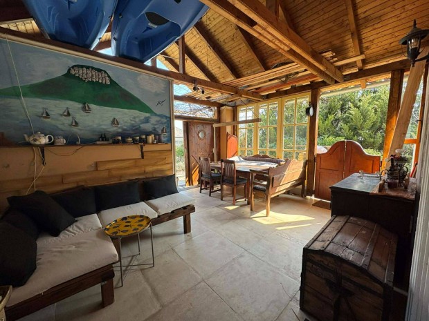 Fony�don csal�di h�z, illetve nyaral� elad�