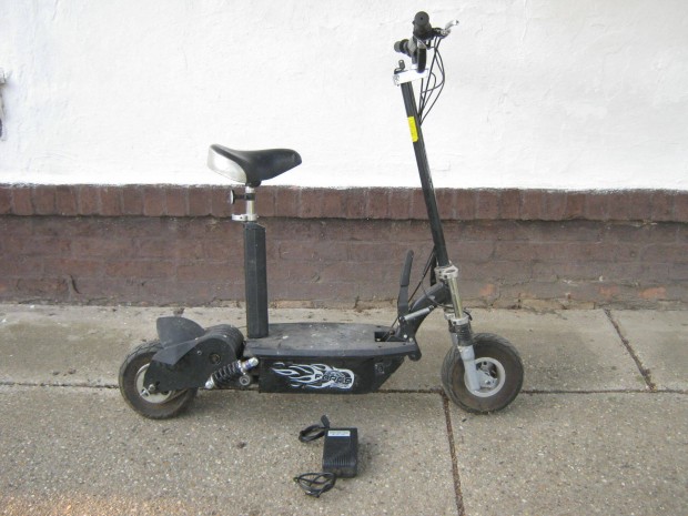 Forca Scooters elektromos roller töltővel (1000W)