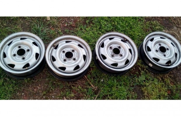 Ford 13" lemezfelni 4db összesen ennyi