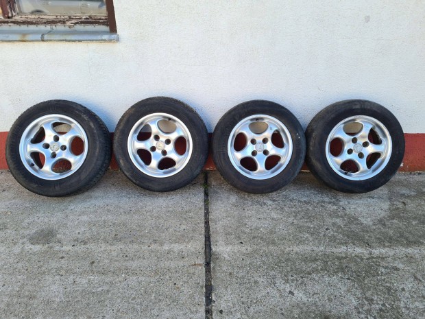 Ford 15" 4db aluminium felni csavarokkal