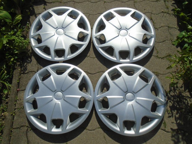 Ford 16" gyári dísztárcsa garnitúra eladó
