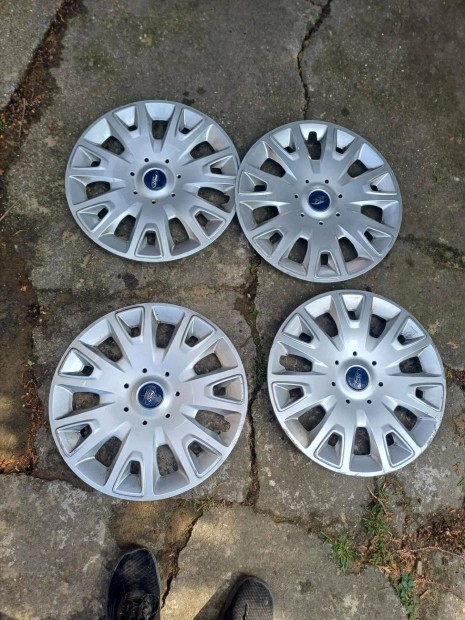 Ford 16 colos diszt�rcsak