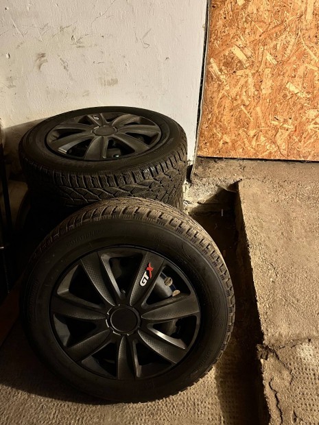 Ford 16 lemezfelni téligumi garnitúra eladó