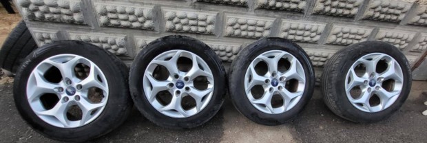Ford 16-os alufelni szett jó nyári gumikkal +csavarokkal 5x108