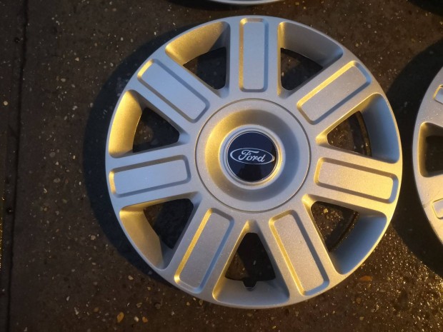 Ford 16-os gyári dísztárcsa