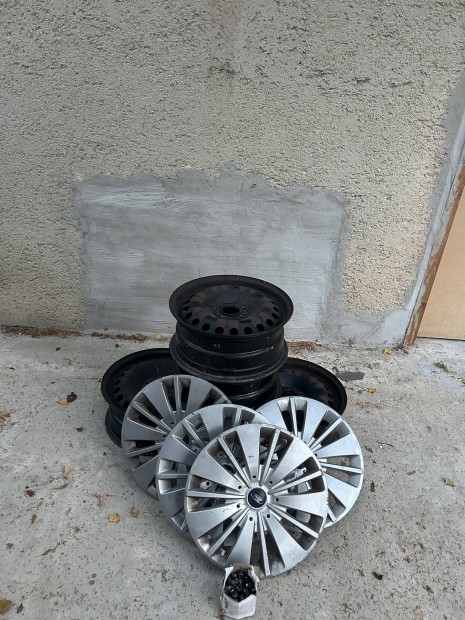 Ford 16-os lemezfelni csavarokkal disztárcsákkal