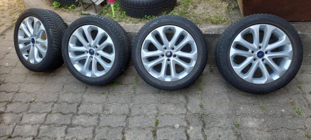 Ford 17x7 es gy�ri felni szett 5X108 215/55 Michelin t�ligumival